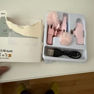 Pink Wireless Microphone Set